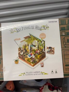Rolife Miller's Garden DG108 1:24 DIY Miniature Dollhouse Kit w/ LED Garden